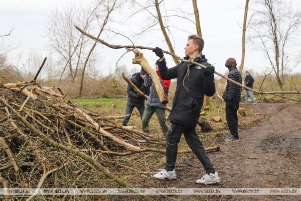 В Брестской крепости прошла экологическая акция по благоустройству Волынского укрепления В Брестской крепости прошла экологическая акция по благоустройству Волынского укрепления