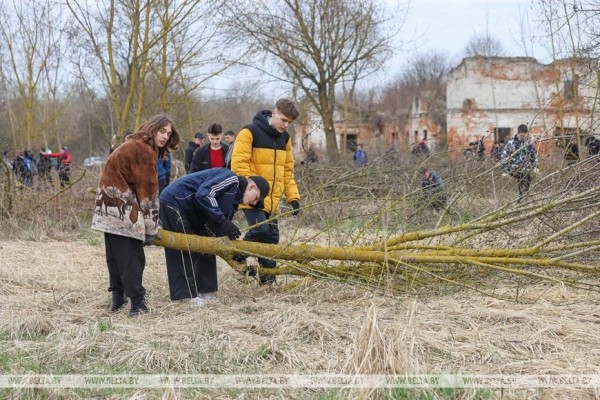 В Брестской крепости прошла экологическая акция по благоустройству Волынского укрепления В Брестской крепости прошла экологическая акция по благоустройству Волынского укрепления