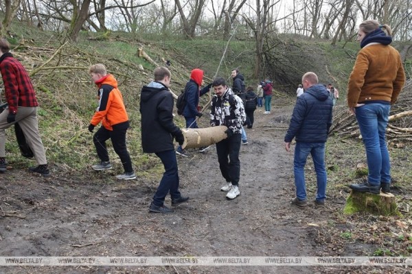 В Брестской крепости прошла экологическая акция по благоустройству Волынского укрепления В Брестской крепости прошла экологическая акция по благоустройству Волынского укрепления