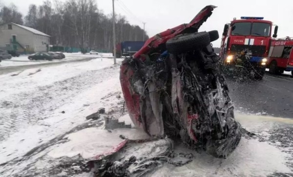 Водитель Infiniti обгонял на скорости 156 км/ч и влетел во встречный Volkswagen