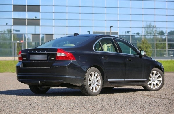 Белорус купил 13-летний Volvo из Европы: «Машина привезена перегонщиком, а растаможена через льготников» Белорус купил 13-летний Volvo из Европы: «Машина привезена перегонщиком, а растаможена через льготников»