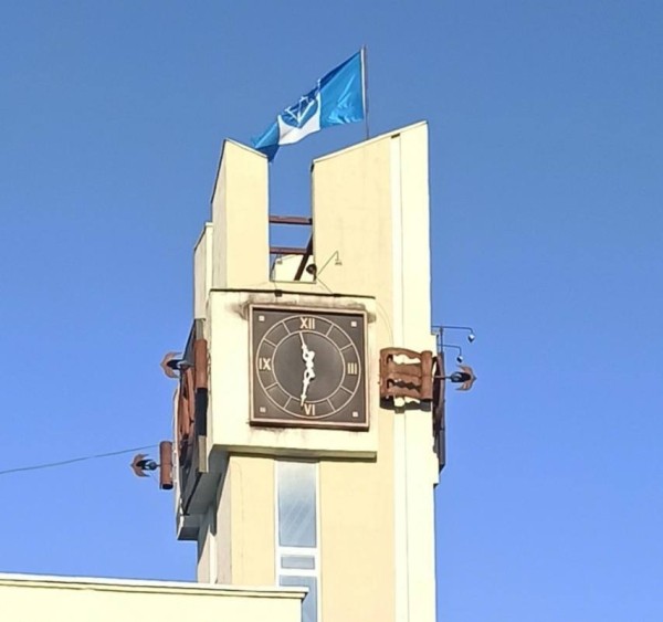 Часы на башне ЦУМа вновь идут