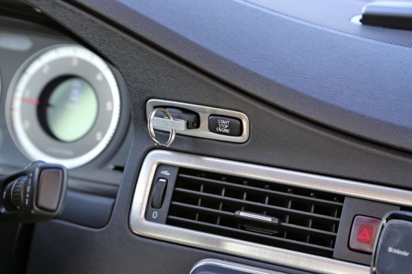 Белорус купил 13-летний Volvo из Европы: «Машина привезена перегонщиком, а растаможена через льготников» Белорус купил 13-летний Volvo из Европы: «Машина привезена перегонщиком, а растаможена через льготников»