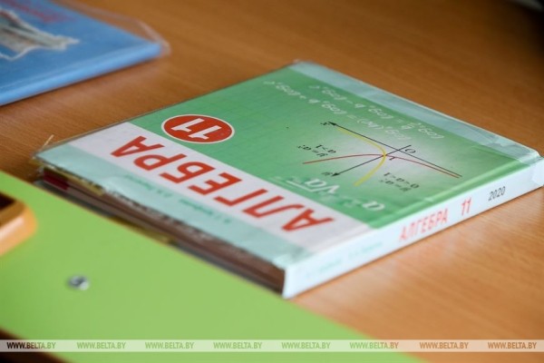 «Мы как одна семья». Выпускники сельской школы в Каменецком районе о школьных годах