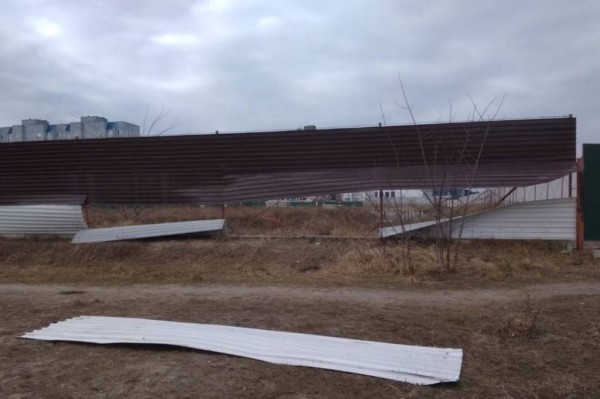 Дело об упавшей на машину с крыши дома бетонной балке. Владелица выиграла суд спустя год Дело об упавшей на машину с крыши дома бетонной балке. Владелица выиграла суд спустя год