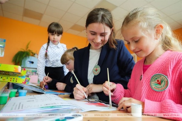 «Мы как одна семья». Выпускники сельской школы в Каменецком районе о школьных годах