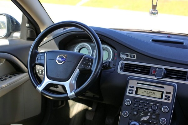 Белорус купил 13-летний Volvo из Европы: «Машина привезена перегонщиком, а растаможена через льготников» Белорус купил 13-летний Volvo из Европы: «Машина привезена перегонщиком, а растаможена через льготников»