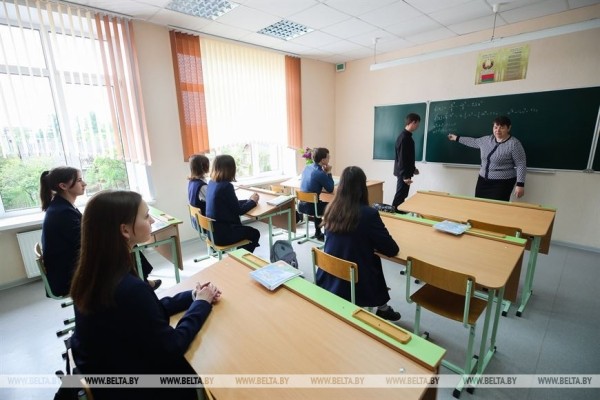 «Мы как одна семья». Выпускники сельской школы в Каменецком районе о школьных годах