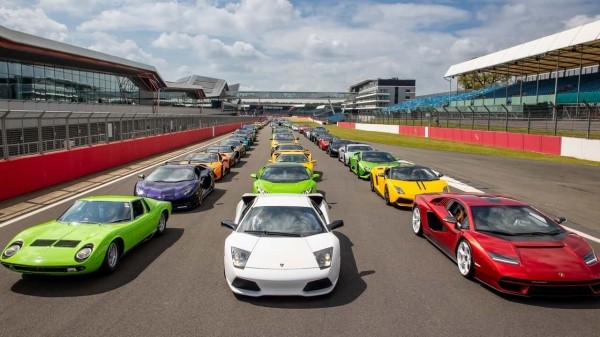 Новый мировой рекорд: парад Lamborghini собрал более 380 автомобилей Новый мировой рекорд: парад Lamborghini собрал более 380 автомобилей