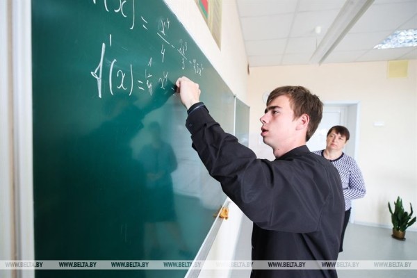 «Мы как одна семья». Выпускники сельской школы в Каменецком районе о школьных годах