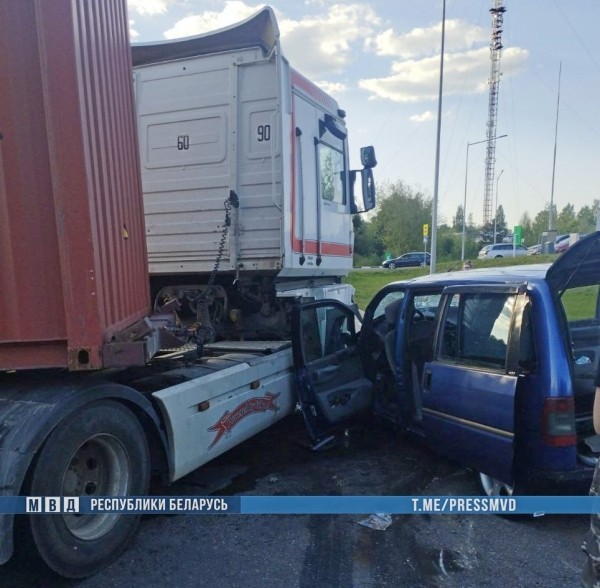 Серьёзное ДТП произошло в Беларуси: пострадали шесть человек Серьёзное ДТП произошло в Беларуси: пострадали шесть человек