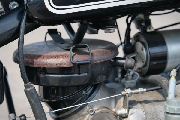 «Урал М-72», на который потратили $4 700. Белорус вдохнул жизнь в 68-летний советский байк «Урал М-72», на который потратили $4 700. Белорус вдохнул жизнь в 68-летний советский байк