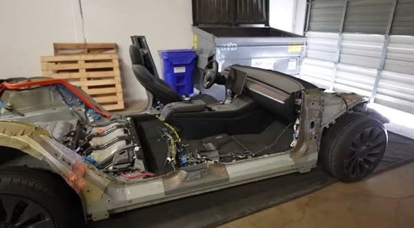 Ютубер полностью разобрал свою Tesla, чтобы узнать, насколько быстрее она поедет