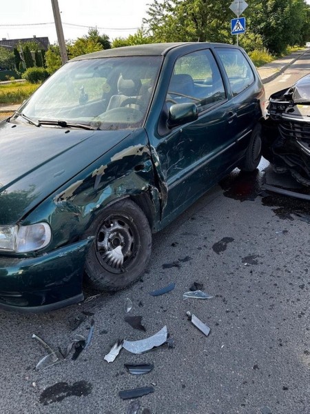 Такси в Барановичах «пролетело» под знак «Стоп» и протаранило легковушку с детьми
