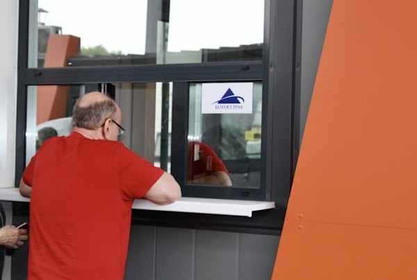 «Одни по 20 часов стоят, другие за ночь $500 делают». Репортаж из пункта пропуска «Брест — Тересполь» «Одни по 20 часов стоят, другие за ночь $500 делают». Репортаж из пункта пропуска «Брест — Тересполь»