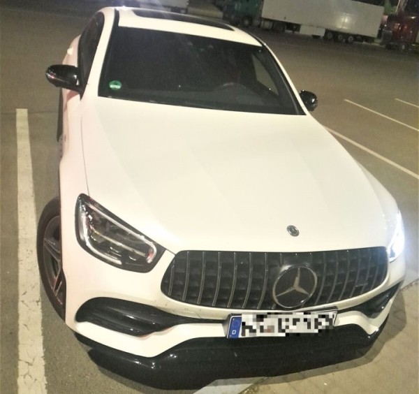 Два подозрительных «Мерседеса» пытались ввезти в Беларусь из Литвы Два подозрительных «Мерседеса» пытались ввезти в Беларусь из Литвы