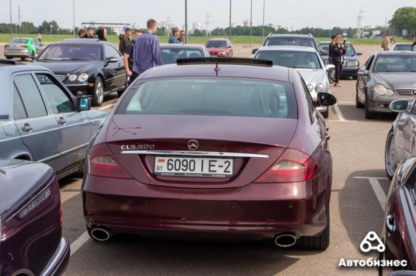 «Нет года выпуска, есть состояние». В Беларуси владельцы старых Mercedes собрались на большую встречу «Нет года выпуска, есть состояние». В Беларуси владельцы старых Mercedes собрались на большую встречу