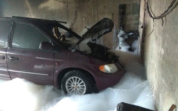 В Барановичах в гараже горел «Крайслер» В Барановичах в гараже горел «Крайслер»