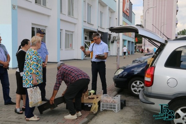 В Бресте прошёл рейд по местам несанкционированной торговли урожаем, выращенным на приусадебных участках
