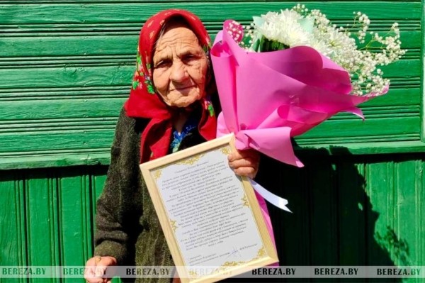 Жительница д. Костюки Пелагея Васильевна Омелюсик отмечает 100-летний юбилей