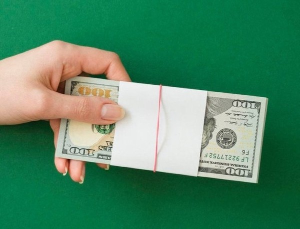 Белоруска заплатила 2900 долларов за недошедшую посылку. Как так вышло? Белоруска заплатила 2900 долларов за недошедшую посылку. Как так вышло?