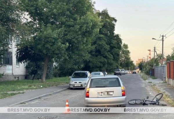В Бресте 8-летний велосипедист попал под колеса авто