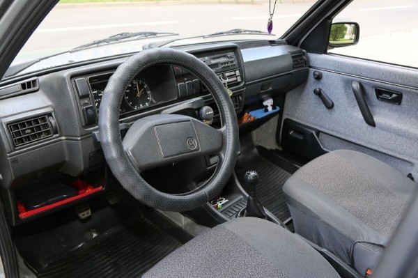 Volkswagen, не видевший зимы почти 20 лет! Отыскали идеальный Golf 1989 г. в., который точно не найти на «вторичке»