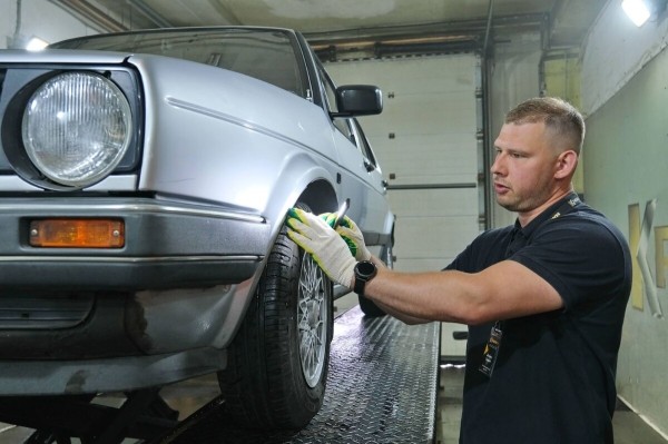 Volkswagen, не видевший зимы почти 20 лет! Отыскали идеальный Golf 1989 г. в., который точно не найти на «вторичке»