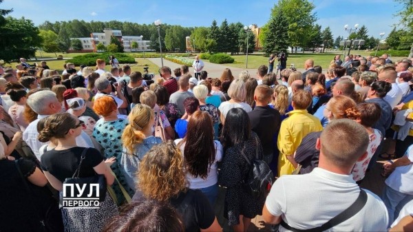 Александр Лукашенко с рабочей поездкой прибыл в Брестскую область. Подробности Александр Лукашенко с рабочей поездкой прибыл в Брестскую область. Подробности