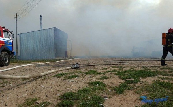 Здание склада ИП горело в Барановичском районе. Огонь уничтожил еще и машину Здание склада ИП горело в Барановичском районе. Огонь уничтожил еще и машину