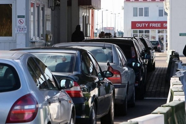 Белорусам больше не нужно показывать «Зеленую карту» при выезде за границу