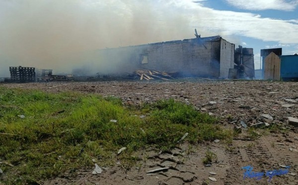 Здание склада ИП горело в Барановичском районе. Огонь уничтожил еще и машину Здание склада ИП горело в Барановичском районе. Огонь уничтожил еще и машину