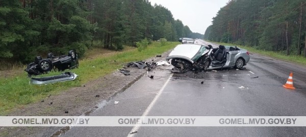 В Гомельской области в результате необдуманного маневра одного из водителей 1 человек погиб и 4 получили травмы В Гомельской области в результате необдуманного маневра одного из водителей 1 человек погиб и 4 получили травмы