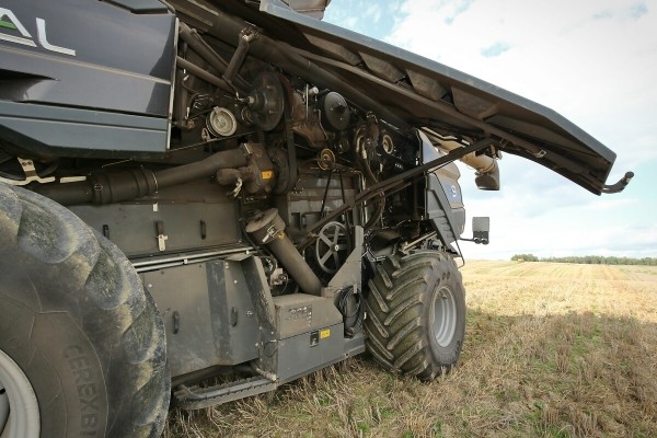Водитель самого крутого комбайна в Беларуси: «За 1 000 рублей в поле точно бы не работал!»