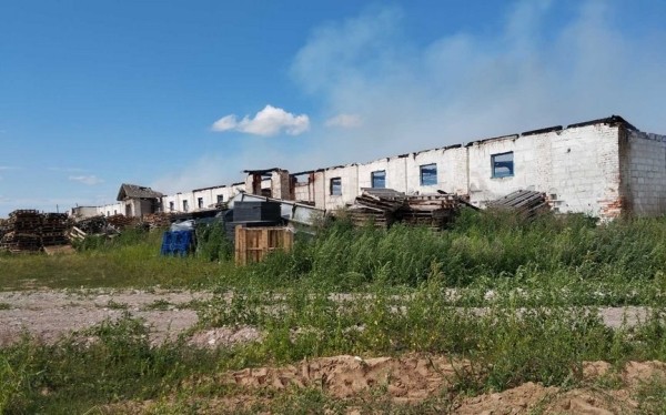 Здание склада ИП горело в Барановичском районе. Огонь уничтожил еще и машину Здание склада ИП горело в Барановичском районе. Огонь уничтожил еще и машину