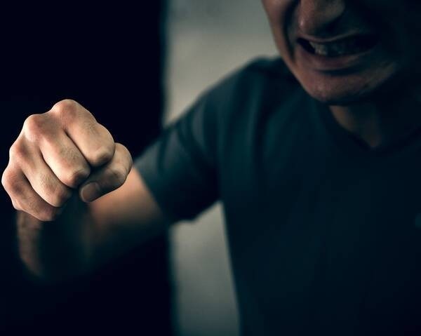 Белорус сломал парню нос и возмещал больнице расходы за его лечение