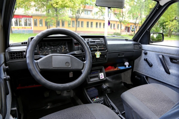 Volkswagen, не видевший зимы почти 20 лет! Отыскали идеальный Golf 1989 г. в., который точно не найти на «вторичке»