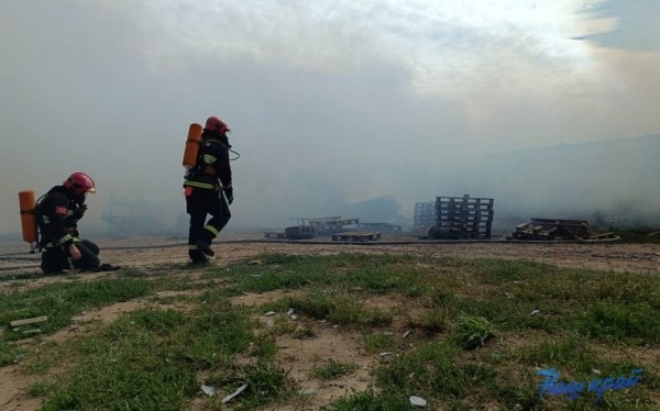 Здание склада ИП горело в Барановичском районе. Огонь уничтожил еще и машину Здание склада ИП горело в Барановичском районе. Огонь уничтожил еще и машину
