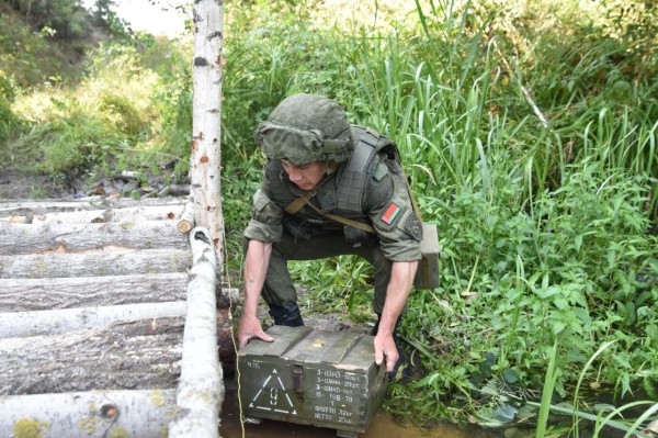 Десантники осуществили подрыв моста через Прилукский канал на полигоне «Брестский»