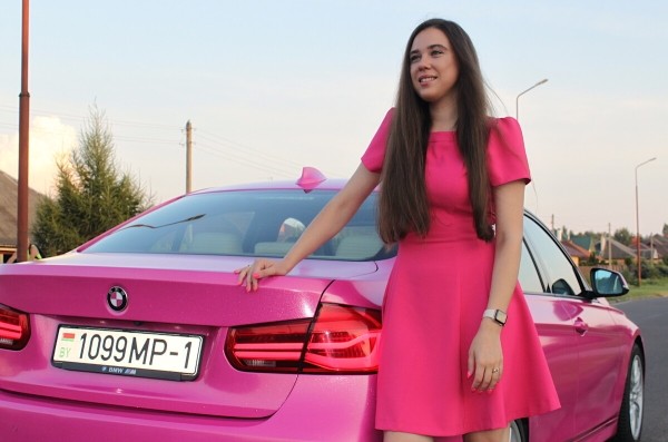 «Желающих купить эту машину предостаточно!» Девушка на розовом BMW F30 рассекает по улицам Бреста. Кто она такая? «Желающих купить эту машину предостаточно!» Девушка на розовом BMW F30 рассекает по улицам Бреста. Кто она такая?