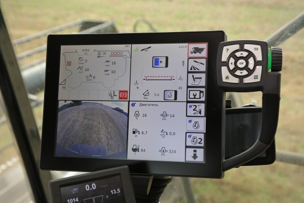 Водитель самого крутого комбайна в Беларуси: «За 1 000 рублей в поле точно бы не работал!»