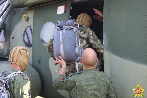 На базе 38-й Брестской отдельной десантно-штурмовой бригады проходит пятидневный сбор с офицерами-выпускниками На базе 38-й Брестской отдельной десантно-штурмовой бригады проходит пятидневный сбор с офицерами-выпускниками