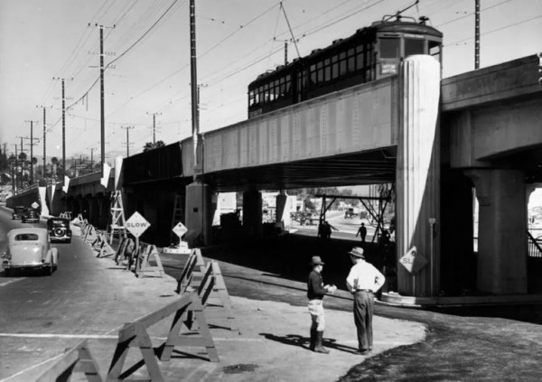 Как обычный рабочий придумал знаменитый дорожный конус Как обычный рабочий придумал знаменитый дорожный конус