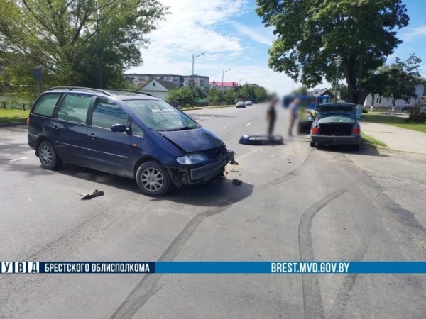 ДТП в Березе: столкнулись Audi и Volkswagen ДТП в Березе: столкнулись Audi и Volkswagen