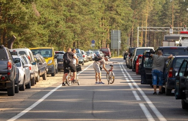 «Наши пожилые водители почти все в разводе». Пообщались с дальнобойщиками на белорусско-литовской границе