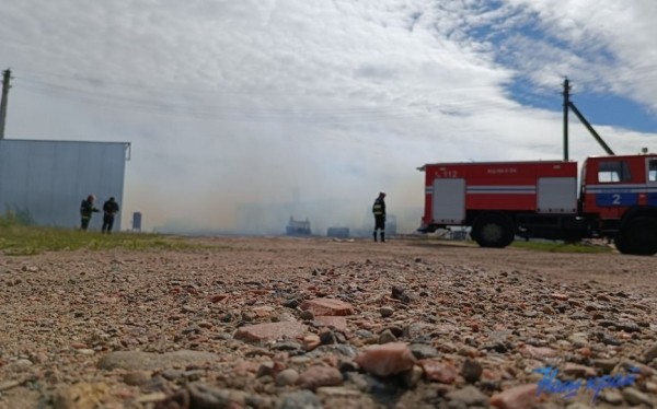 Здание склада ИП горело в Барановичском районе. Огонь уничтожил еще и машину Здание склада ИП горело в Барановичском районе. Огонь уничтожил еще и машину