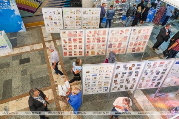Коллекции из семи стран представлены в Бресте на филателистической выставке для детей и молодежи