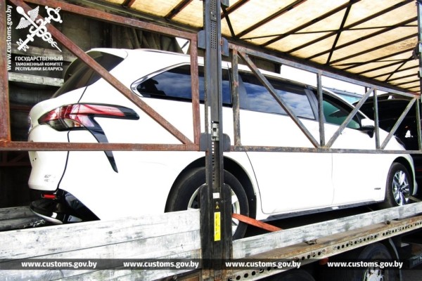 Две «Тойоты» за $30 тысяч ввозили в Беларусь. Цена оказалась неверной