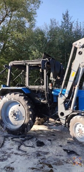 В Ивановском районе загорелся трактор