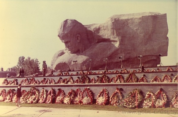 25 сентября 1971 был торжественно открыт мемориальный комплекс «Брестская крепость-герой» 25 сентября 1971 был торжественно открыт мемориальный комплекс «Брестская крепость-герой»